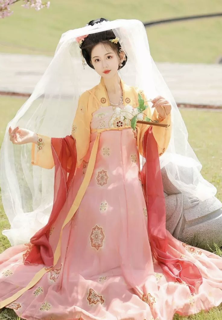 Reinventing the Cheongsam for Young Girls:The Rise of Modified Qipao with Long Sleeves Reinventing the Cheongsam for Young Girls:The Rise of Modified Qipao with Long Sleeves