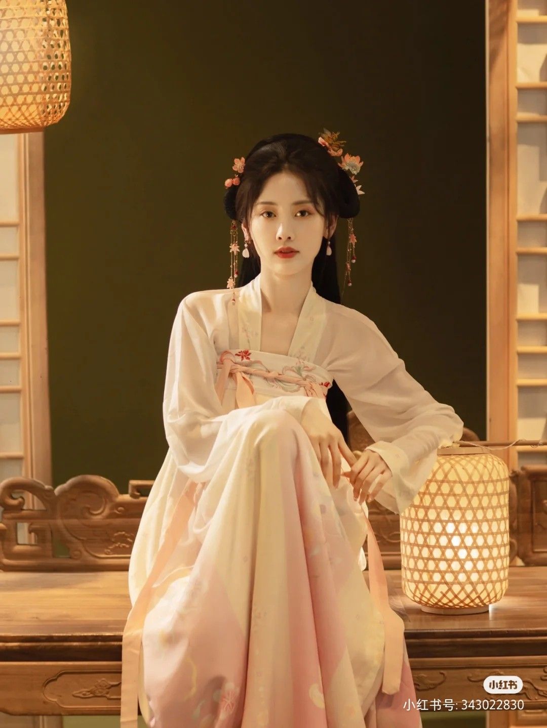 Embracing the Elegance of Qipao:The Modern Chic of Women in Traditional Chinese Attire Embracing the Elegance of Qipao:The Modern Chic of Women in Traditional Chinese Attire