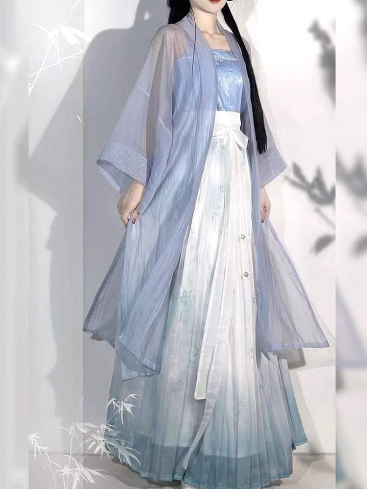 The Skirted Hanfu Girl:A 10-Year-Olds Journey into Traditional Chinese Fashion The Skirted Hanfu Girl:A 10-Year-Olds Journey into Traditional Chinese Fashion