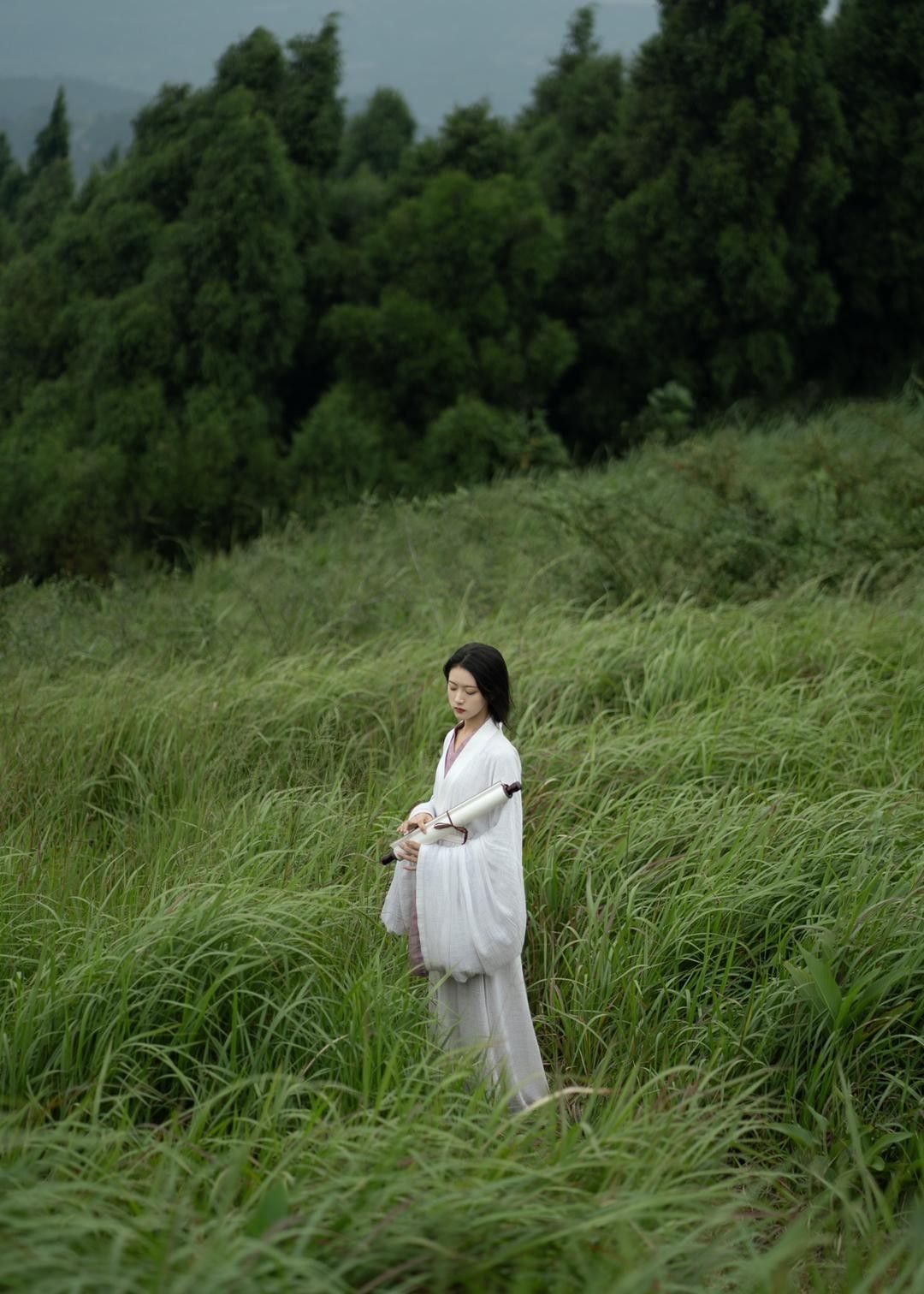 Ancient Childrenswear in Spring and Autumn:A Journey Through Time in Traditional Chinese童装 Ancient Childrenswear in Spring and Autumn:A Journey Through Time in Traditional Chinese童装