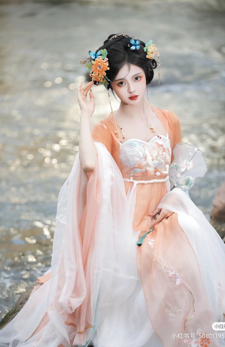 The Revival of Tang-Style Large-Size Hanfu:Embracing Traditional Elegance in Modern Times The Revival of Tang-Style Large-Size Hanfu:Embracing Traditional Elegance in Modern Times
