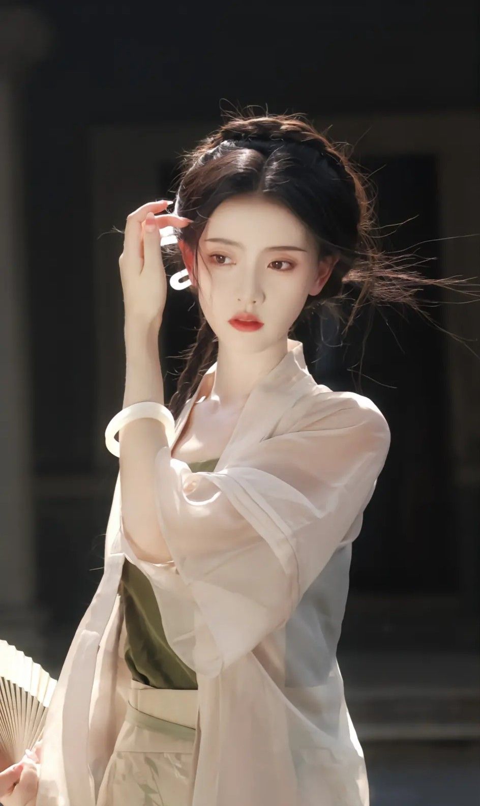 Original Design of Authentic Hanfu Costumes:A Closer Look at the Chest-fitting,Thin-fabric Styles Original Design of Authentic Hanfu Costumes:A Closer Look at the Chest-fitting,Thin-fabric Styles