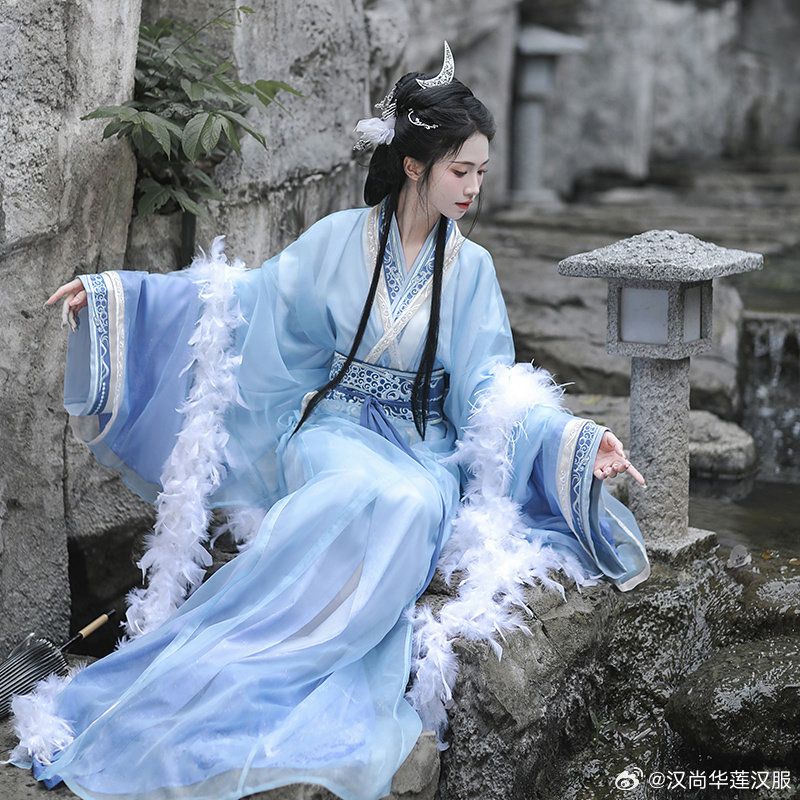 Hangzhou Silk Cheongsam:The Splendor of Silk Fabric Hangzhou Silk Cheongsam:The Splendor of Silk Fabric