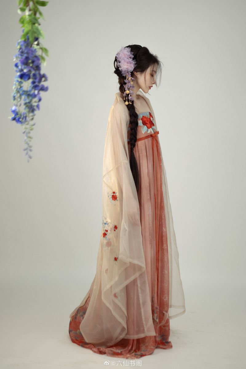 Embracing the New Chic:Modern-Day Qipao for Summer Comfort and Style Embracing the New Chic:Modern-Day Qipao for Summer Comfort and Style