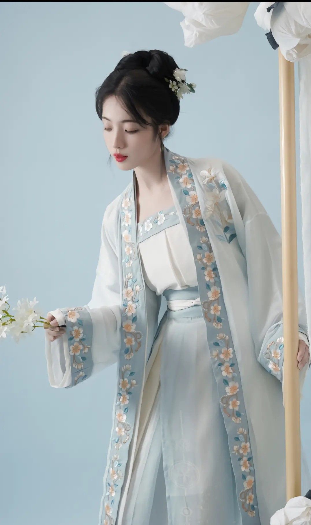 The Art of Pairing Hanfu with Mesh Shoes The Art of Pairing Hanfu with Mesh Shoes