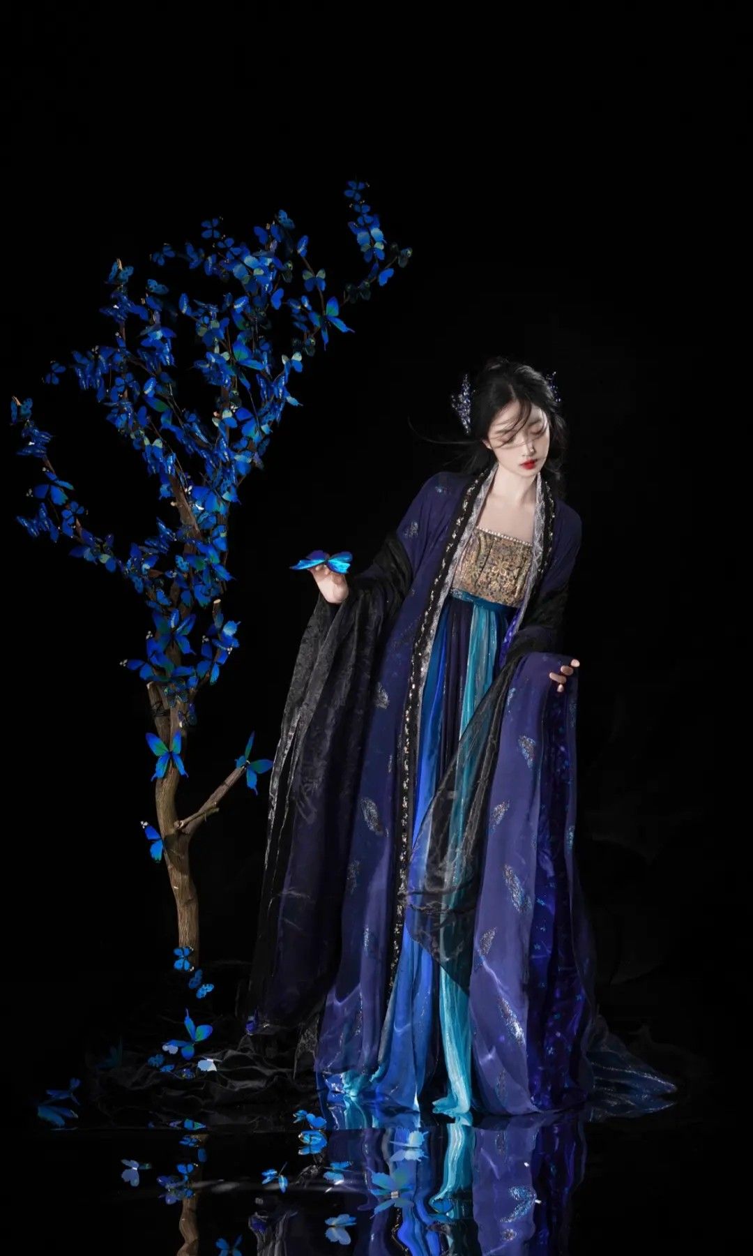 Reimagining the Cheongsam for Modern Women in Autumn Reimagining the Cheongsam for Modern Women in Autumn
