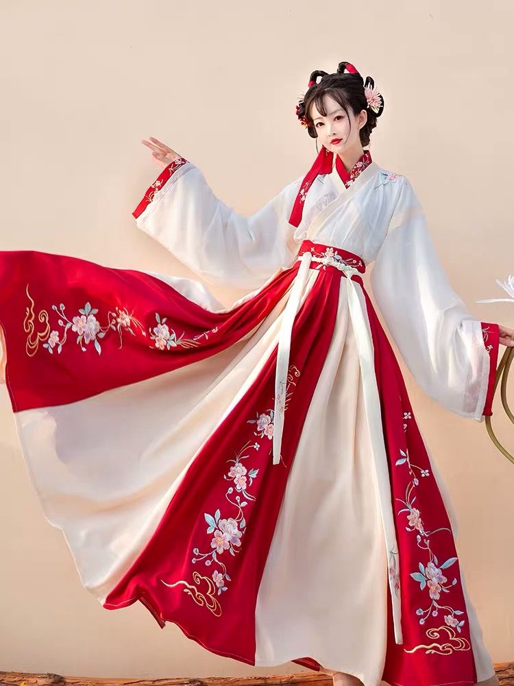 Spring is Never Late for Traditional Chinese Fashion:The Revival of Hanfu Spring is Never Late for Traditional Chinese Fashion:The Revival of Hanfu