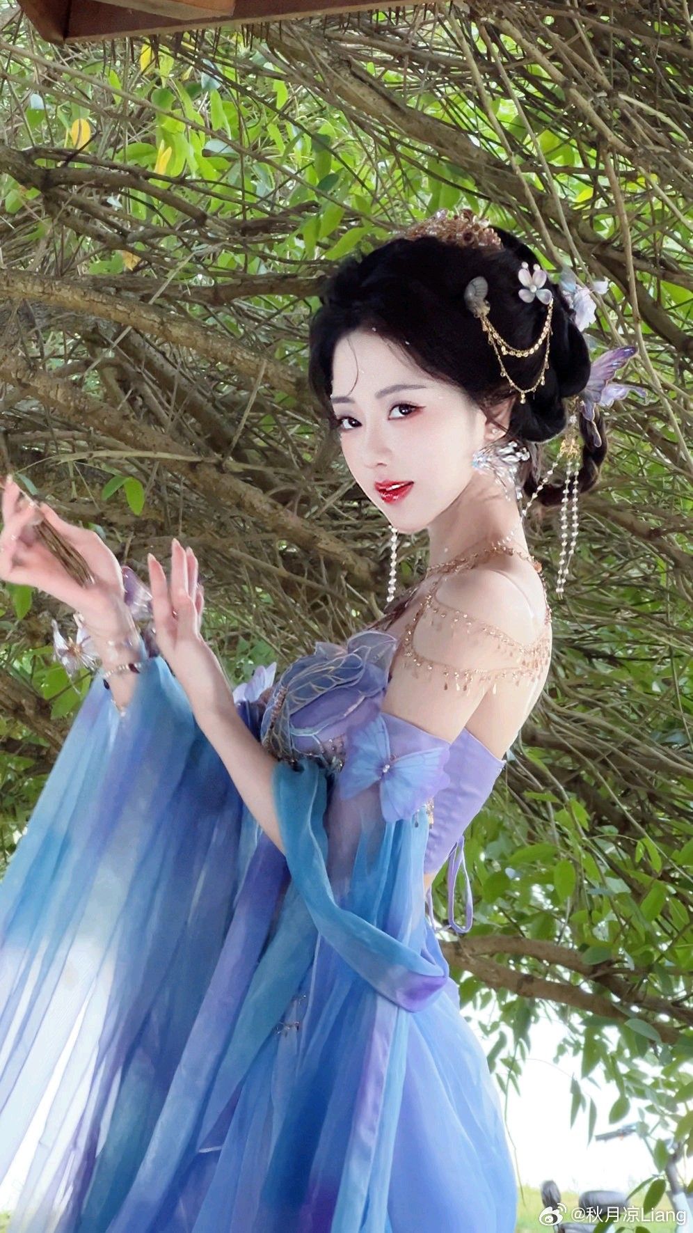 The Starry Cheongsam:A Journey Through Traditional Chinese Elegance The Starry Cheongsam:A Journey Through Traditional Chinese Elegance