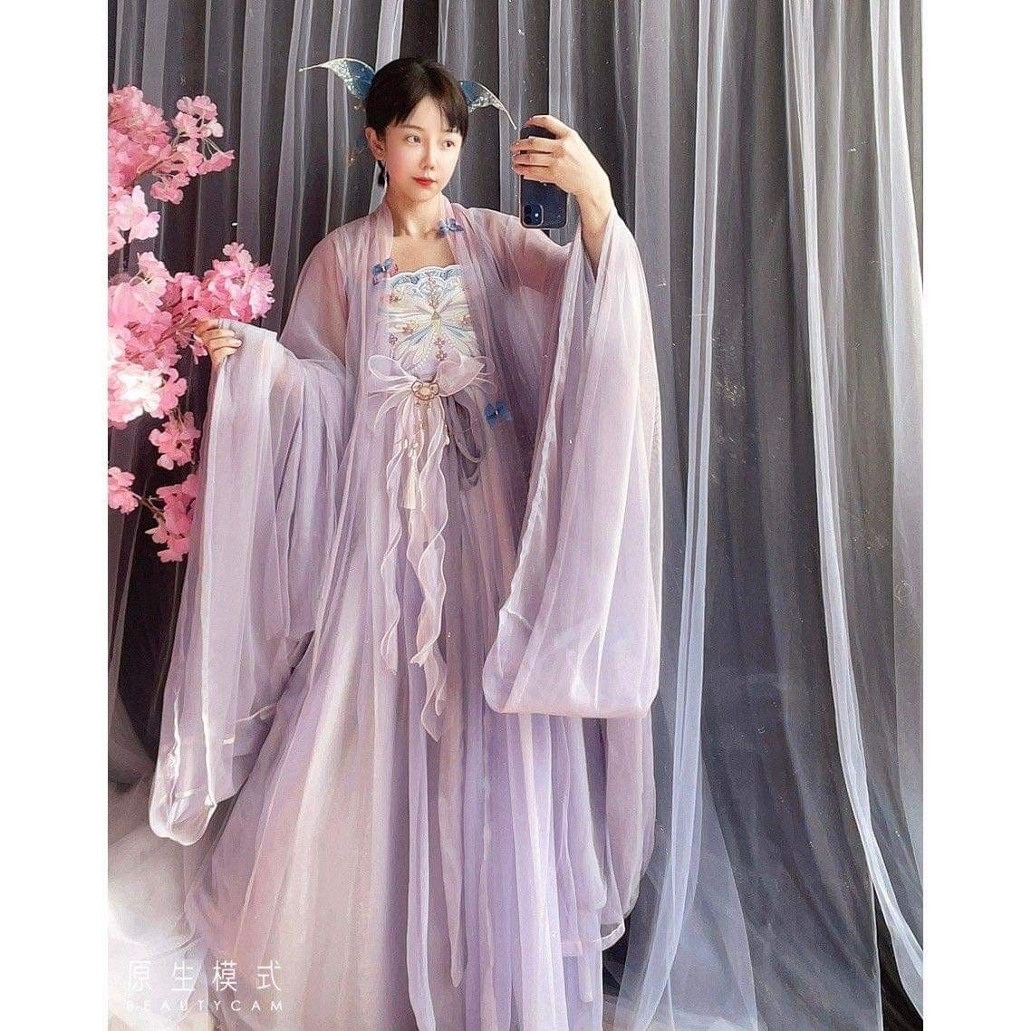 The Year of the Dragon 2024:Embracing Tradition in a Tang Suit for Women The Year of the Dragon 2024:Embracing Tradition in a Tang Suit for Women