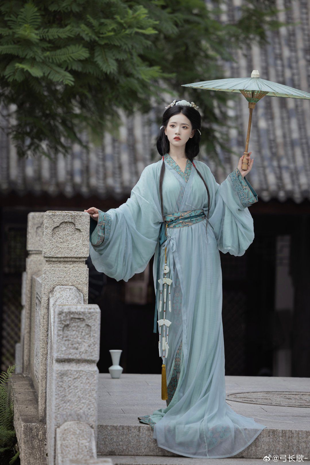 The Princess and the Splendor of Hanfu Fans:A Tale of Elegance and Tradition The Princess and the Splendor of Hanfu Fans:A Tale of Elegance and Tradition