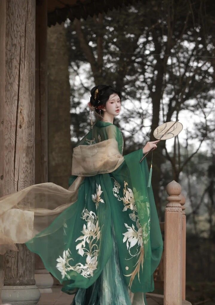 Summer-Friendly Cheongsam with a Lightweight Shawl Wrap Summer-Friendly Cheongsam with a Lightweight Shawl Wrap