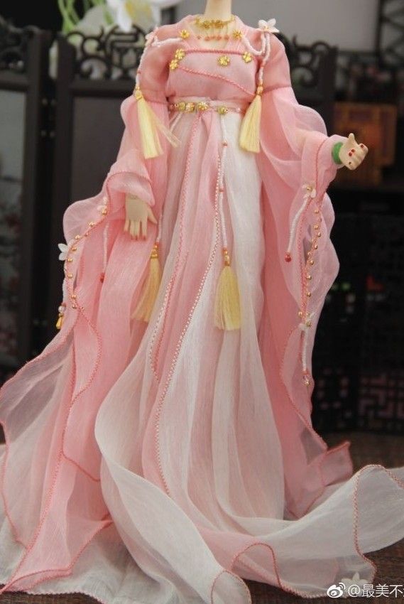Three Amigas in Traditional Hanfu:A Journey into the World of Qiyao Fashion
