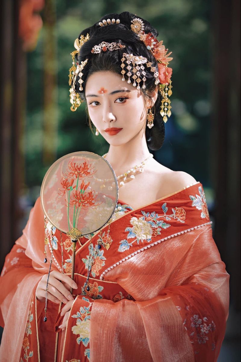 Embracing the Traditional:A Plus-Size Womans Journey into Hanfu Fashion Embracing the Traditional:A Plus-Size Womans Journey into Hanfu Fashion