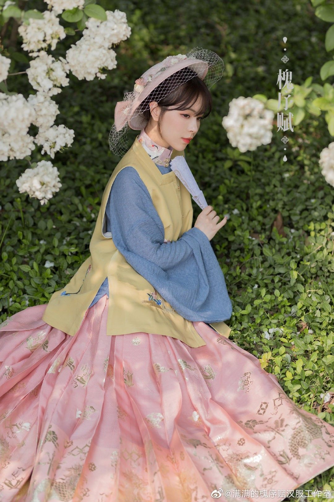 Traditional Chinese Style:The Allure of Ma-Mian Skirts with Embellished Waistbands Traditional Chinese Style:The Allure of Ma-Mian Skirts with Embellished Waistbands