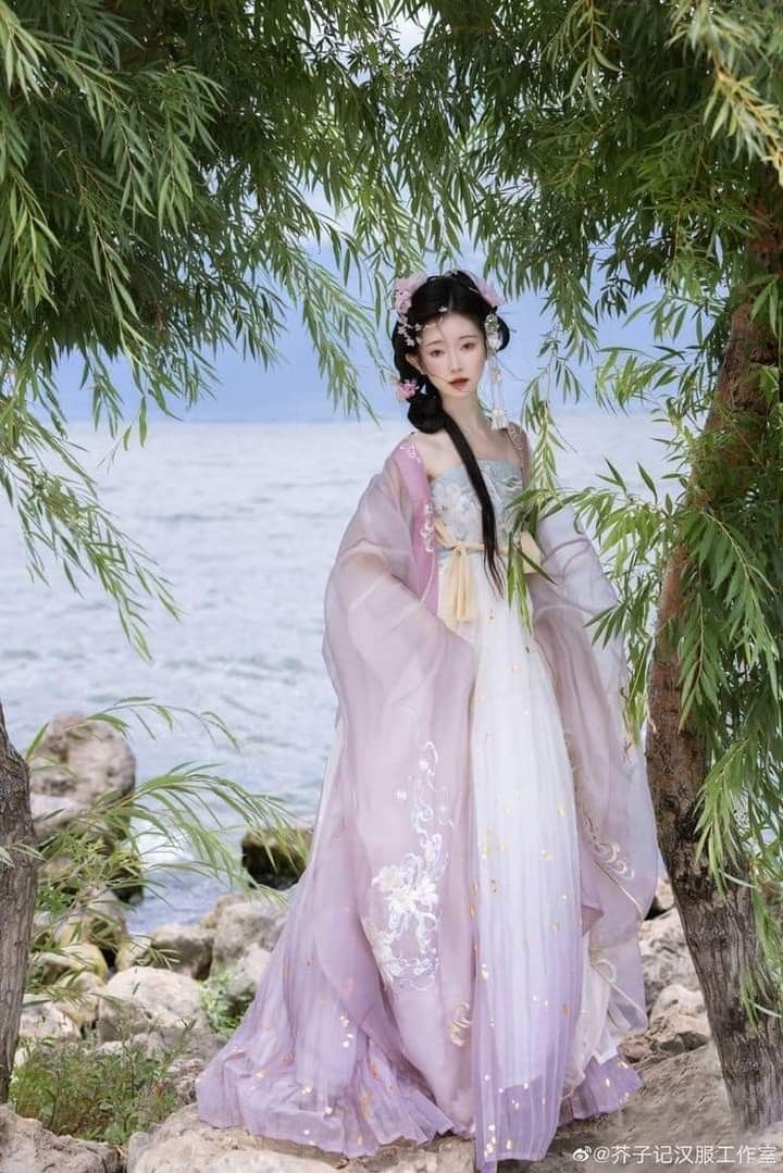 Vintage Hanfu Child Fashion Show:A Glimpse into the Splendid World of Ancient Elegance Vintage Hanfu Child Fashion Show:A Glimpse into the Splendid World of Ancient Elegance