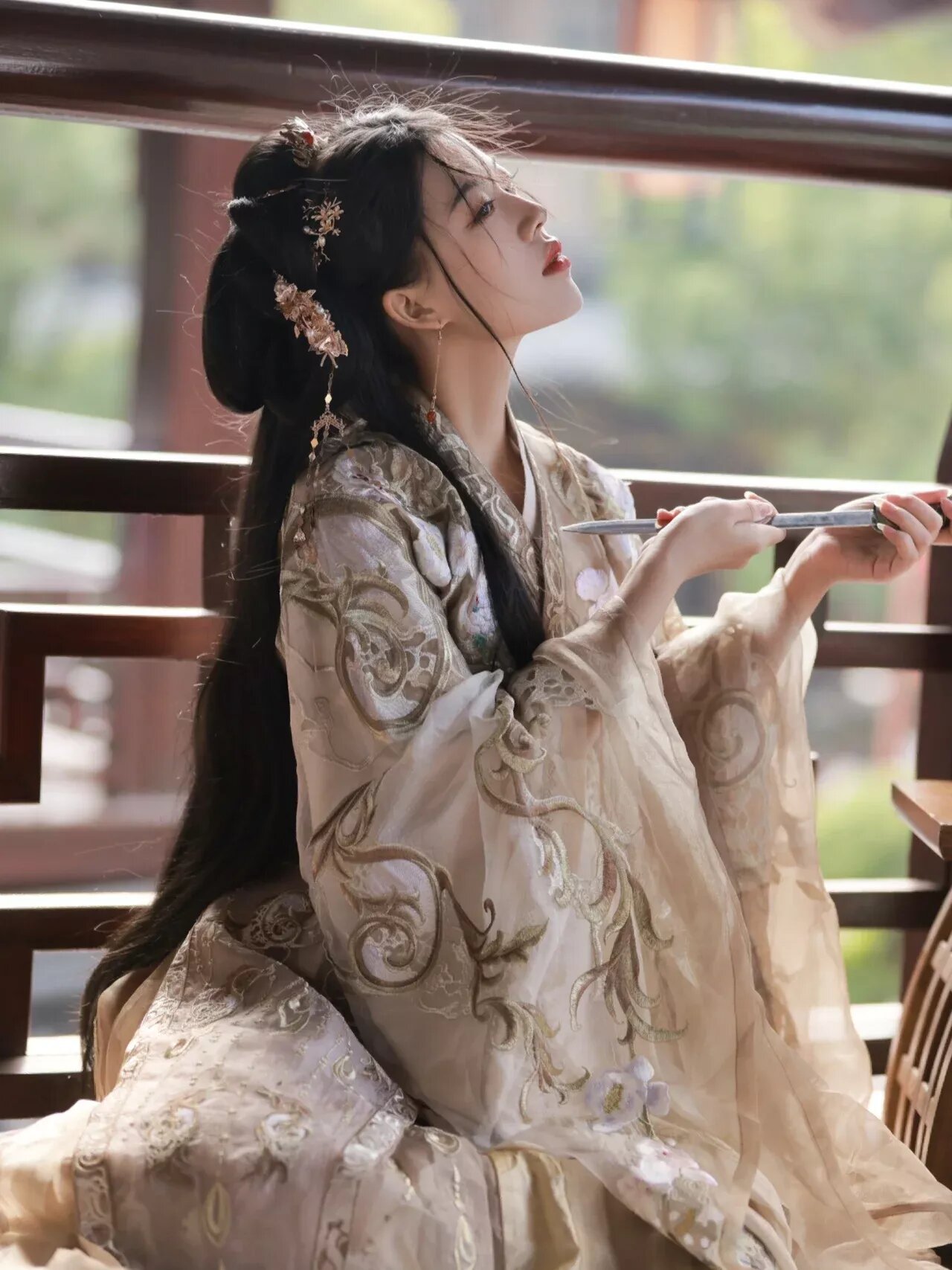Summer Elegance in Hanfu Qiyao:A Journey into Traditional Chinese Fashion