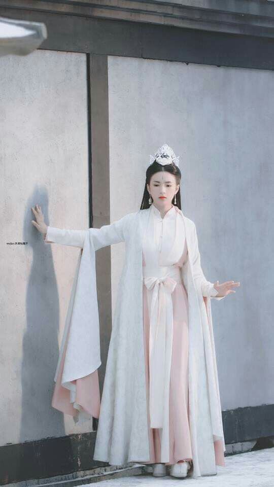 Traditional Elegance in a Modern Light:The Sichuan-Style Cheongsam for Junior School Students Traditional Elegance in a Modern Light:The Sichuan-Style Cheongsam for Junior School Students