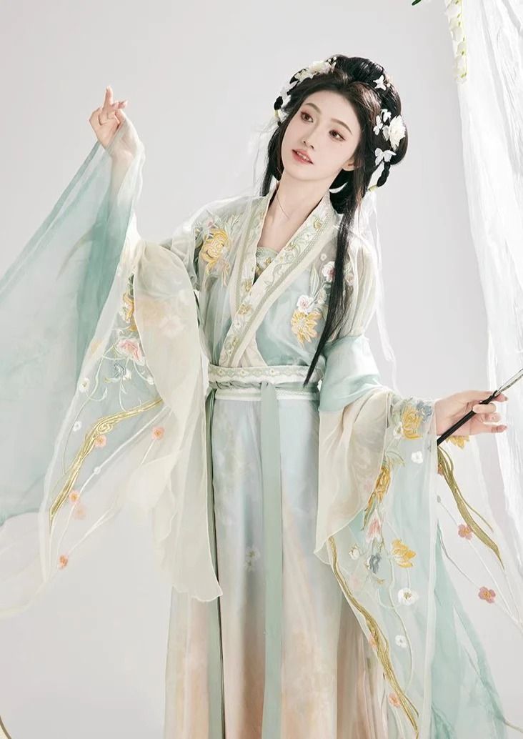 The Rise of Neo-Chinese Traditional Clothing:The New-Style Mandarin Jacket with Standing Collars The Rise of Neo-Chinese Traditional Clothing:The New-Style Mandarin Jacket with Standing Collars