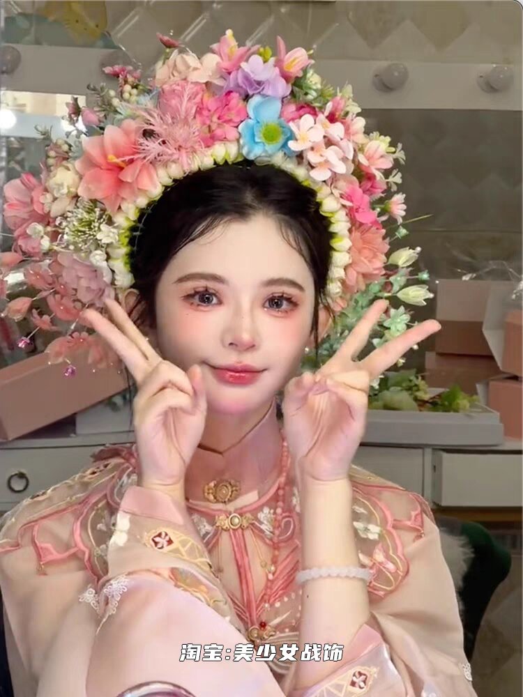 Traditional Tang Suit for Baby Girls on Their First Birthday Celebration Traditional Tang Suit for Baby Girls on Their First Birthday Celebration