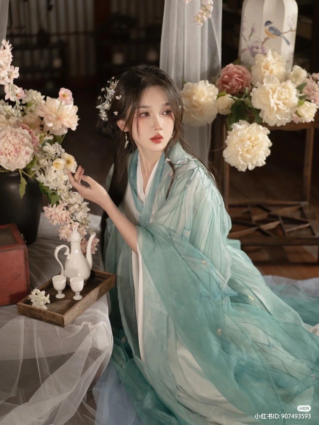 Embracing Modernity:The New Qipao and Its Evolution in Chinese Fashion Embracing Modernity:The New Qipao and Its Evolution in Chinese Fashion