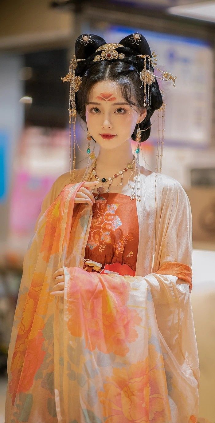 Mini Size,Big Style:The Rise of the Off-shoulder Cheongsam Mini Size,Big Style:The Rise of the Off-shoulder Cheongsam
