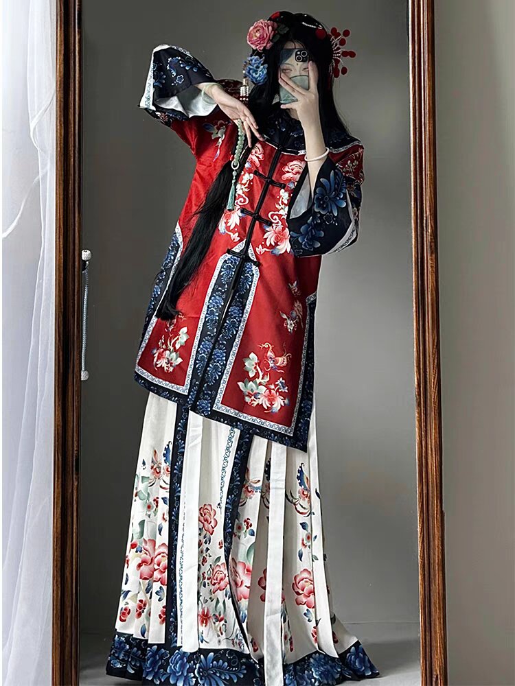 Reinventing the Cheongsam:The Evolution of the Fish Tail Skirt Reinventing the Cheongsam:The Evolution of the Fish Tail Skirt