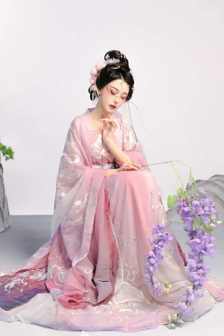 The Splendor of Traditional Chinese Wedding:A Journey into the Splendid Hanfu Bridal Attire The Splendor of Traditional Chinese Wedding:A Journey into the Splendid Hanfu Bridal Attire