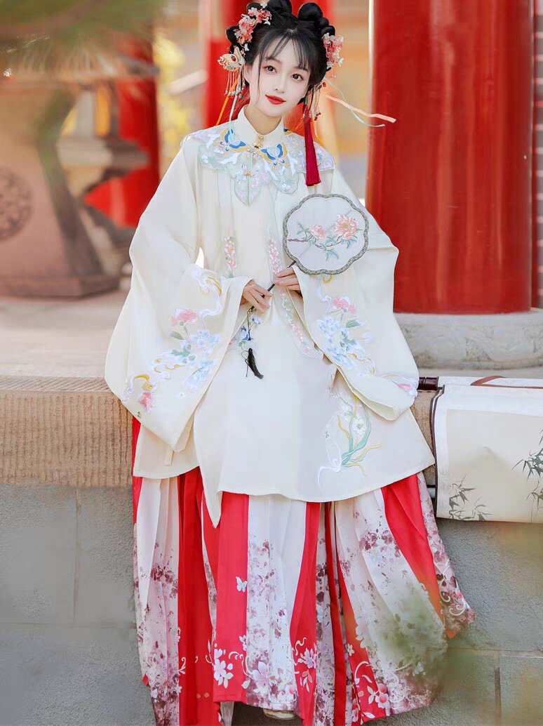 The Splendor of Hanfu:The Enigma of the Waist-Gathering Robe The Splendor of Hanfu:The Enigma of the Waist-Gathering Robe