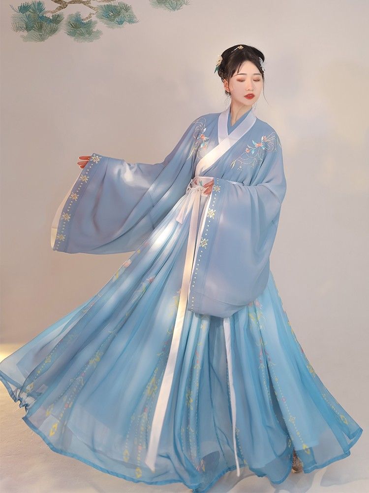 Elegance in Traditional Chinese Style:The Allure of Long-Length Aishang Cheongsam Elegance in Traditional Chinese Style:The Allure of Long-Length Aishang Cheongsam