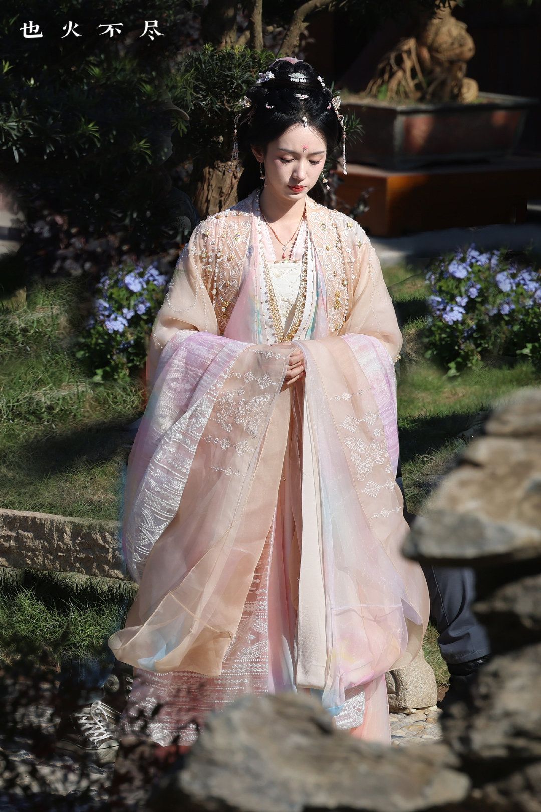 The Splendid Bloom of Hanfu Headdress:The Story of Xiaohua The Splendid Bloom of Hanfu Headdress:The Story of Xiaohua