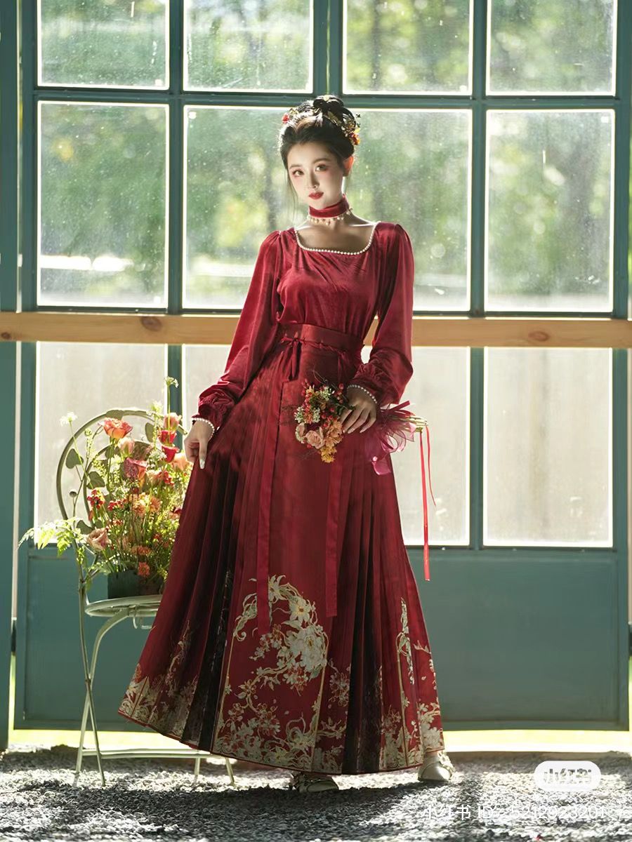 The Allure of Black Square-neck Cheongsam:A Cultural Icon of Elegance The Allure of Black Square-neck Cheongsam:A Cultural Icon of Elegance