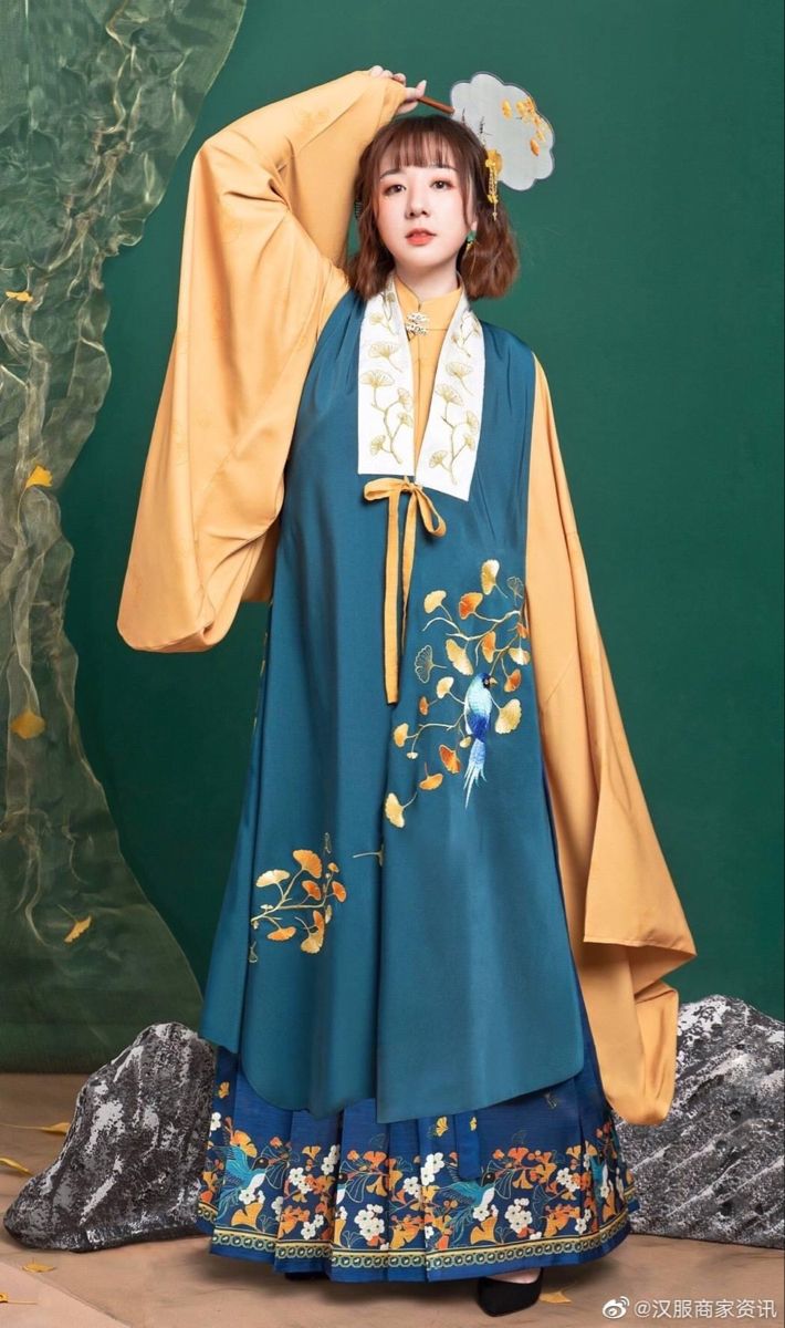 Double Worlds Favorites:The Revival of Chest-High Hanfu Robes Double Worlds Favorites:The Revival of Chest-High Hanfu Robes