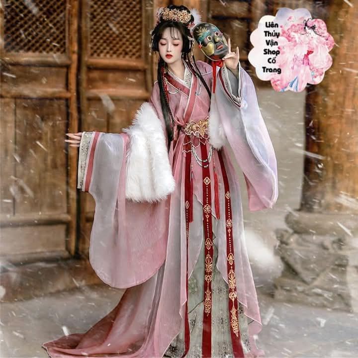 A Fairy-like Child in Hanfu Robes:Ancienne Mode and Divine Elegance A Fairy-like Child in Hanfu Robes:Ancienne Mode and Divine Elegance