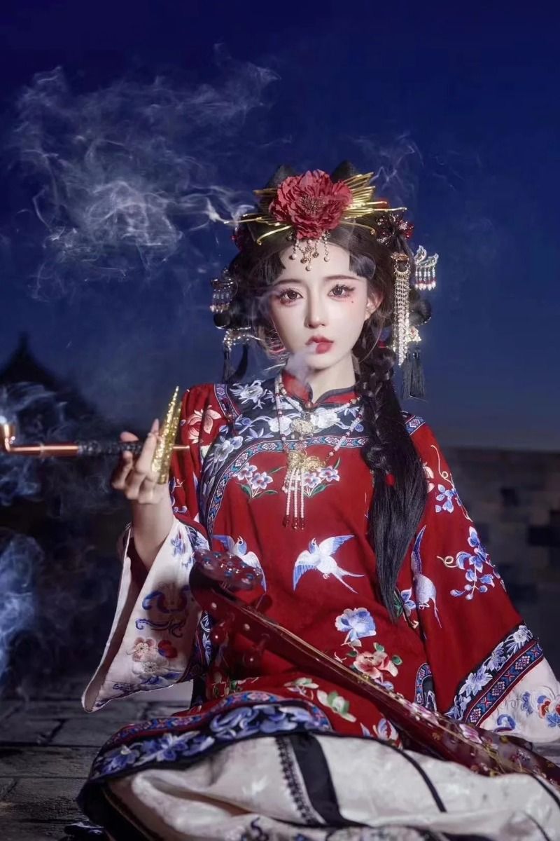 The Splendor of嫁衣 in Modern Times:A Journey into the World of Traditional Hanfu The Splendor of嫁衣 in Modern Times:A Journey into the World of Traditional Hanfu