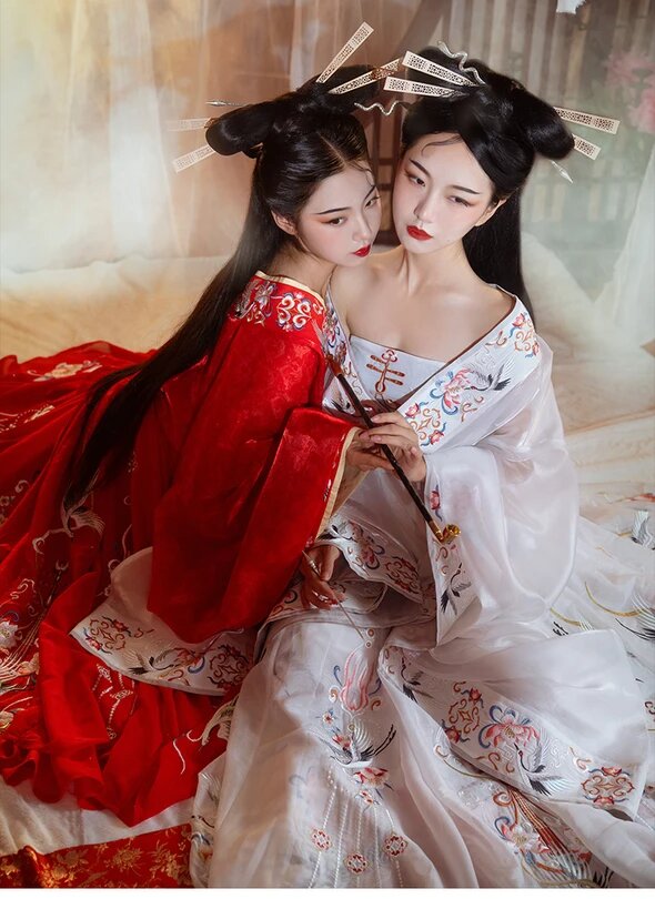 The Revival of Hanfu Culture:The Role of Archery as a Symbolic Accessory