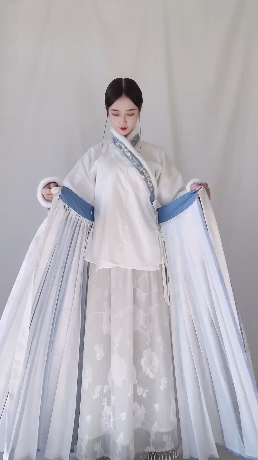 The Allure of Chinese Traditional Style in Qipao:A Blend of Heritage and Fashion The Allure of Chinese Traditional Style in Qipao:A Blend of Heritage and Fashion