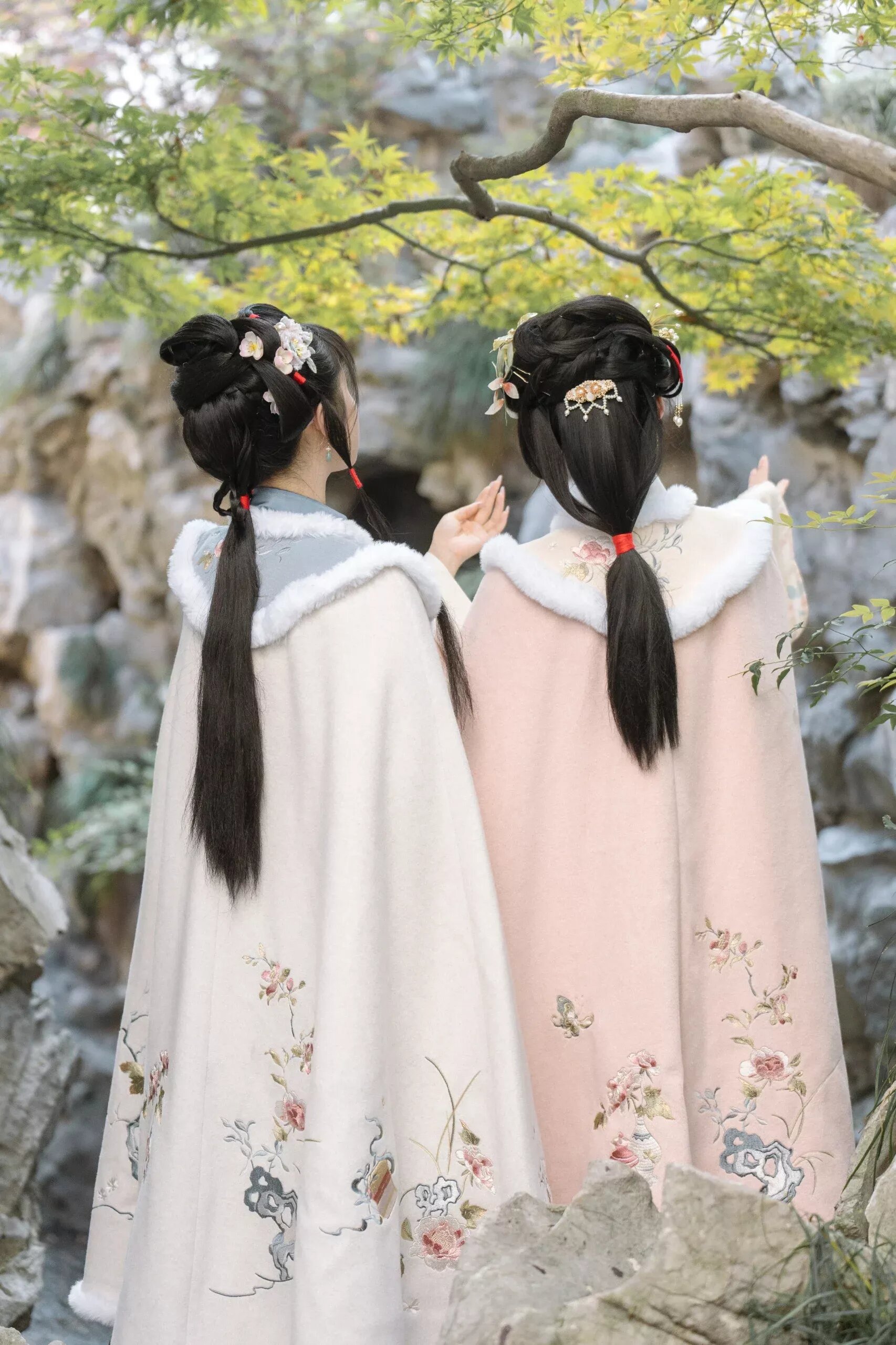 Reimagining the Cheongsam:Innovations in the Classic Chinese Gown with Pants Integration Reimagining the Cheongsam:Innovations in the Classic Chinese Gown with Pants Integration