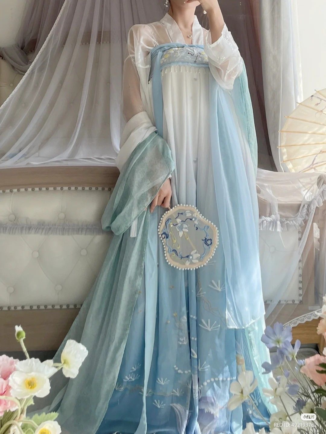 Summer in a Splendid Cheongsam with a Flower-Print Dress Summer in a Splendid Cheongsam with a Flower-Print Dress