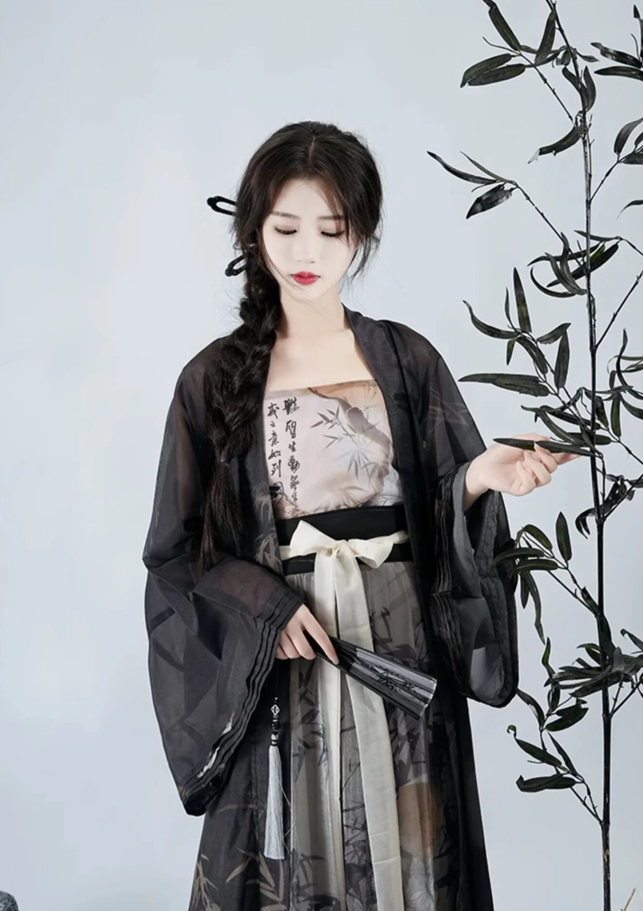 The Revival of Jin-Style Hanfu with Half-Sleeves