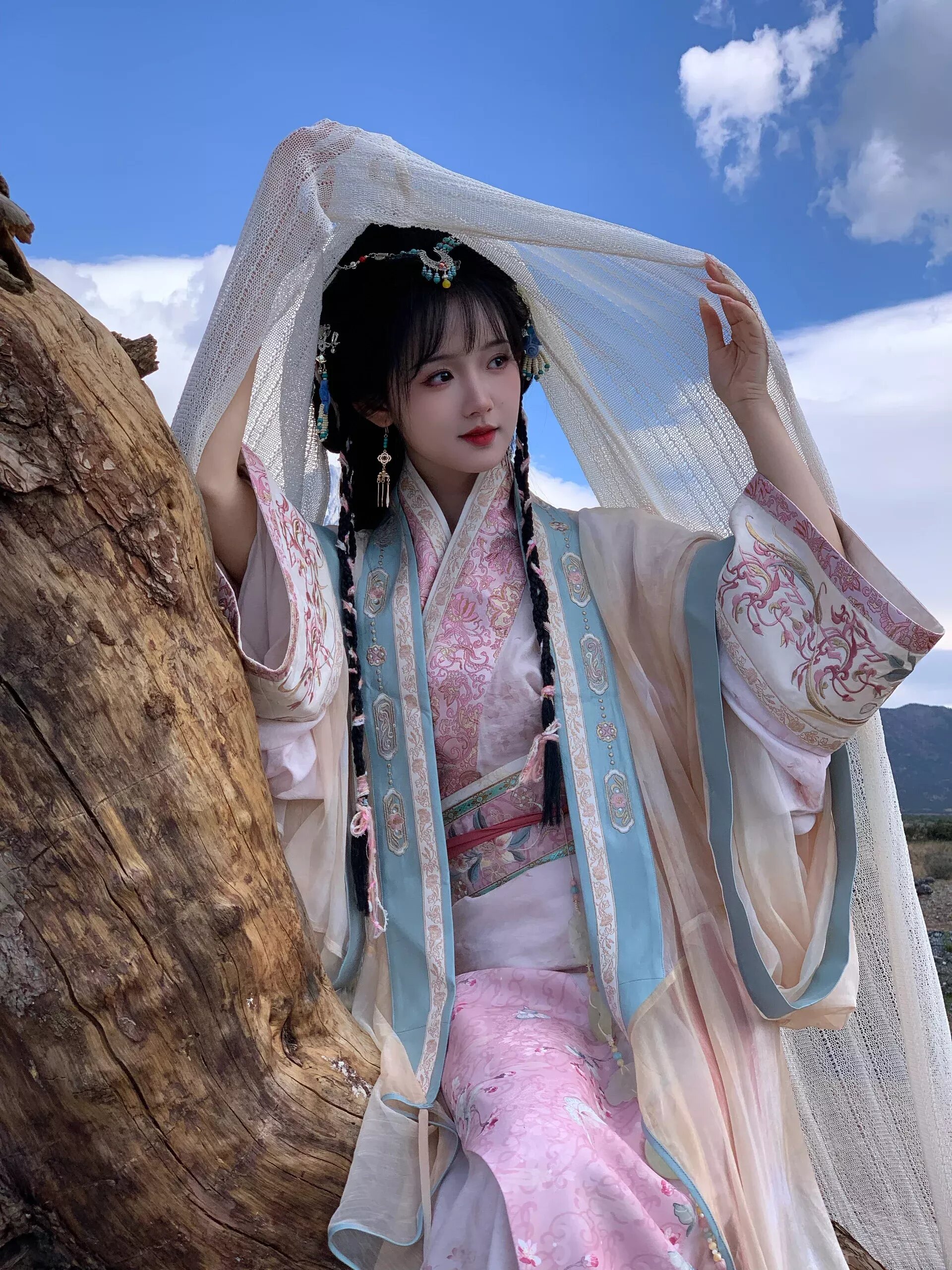 Autumn Elegance in Cheongsam:A Cultural Journey Through Traditional Beauty Autumn Elegance in Cheongsam:A Cultural Journey Through Traditional Beauty