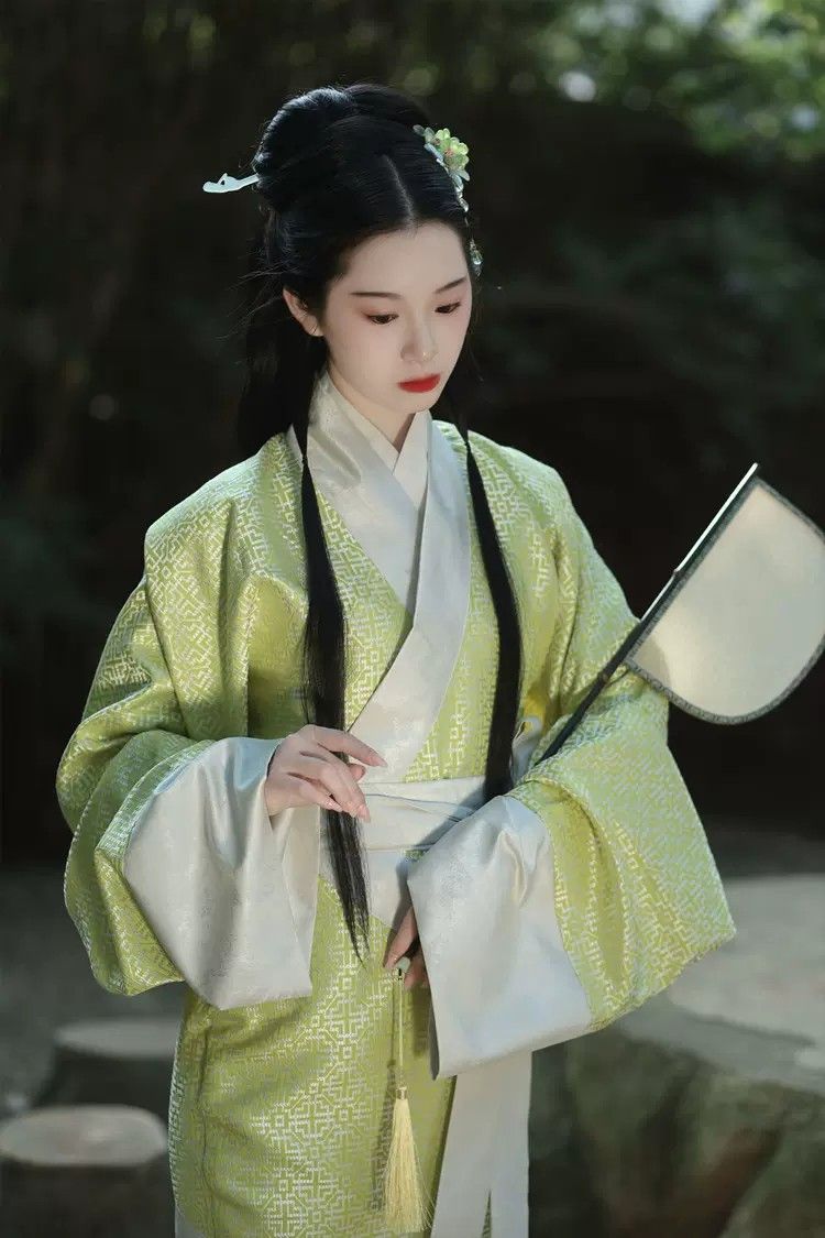 Daily Life with Hanfu:The Song Trousers in Modern Times Daily Life with Hanfu:The Song Trousers in Modern Times