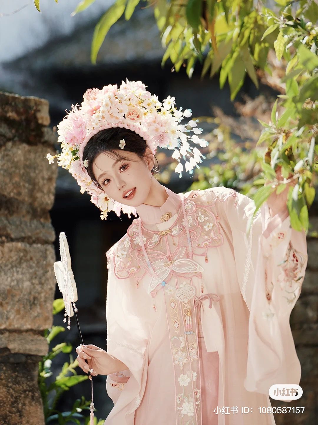The Elegance of a Blue Cheongsam Blouse:A Womans Fashion Statement The Elegance of a Blue Cheongsam Blouse:A Womans Fashion Statement