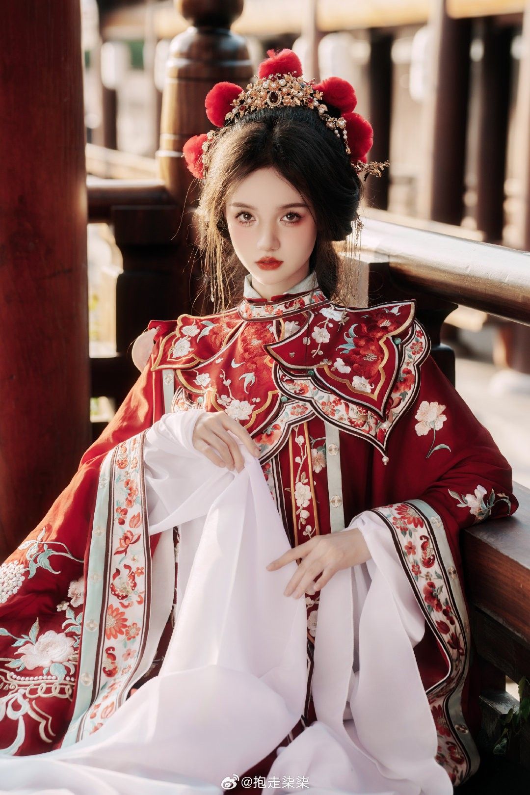 Dance in the Neon Glow:Qipao,Shanghai Nights and the Enchantment of Dance Dance in the Neon Glow:Qipao,Shanghai Nights and the Enchantment of Dance
