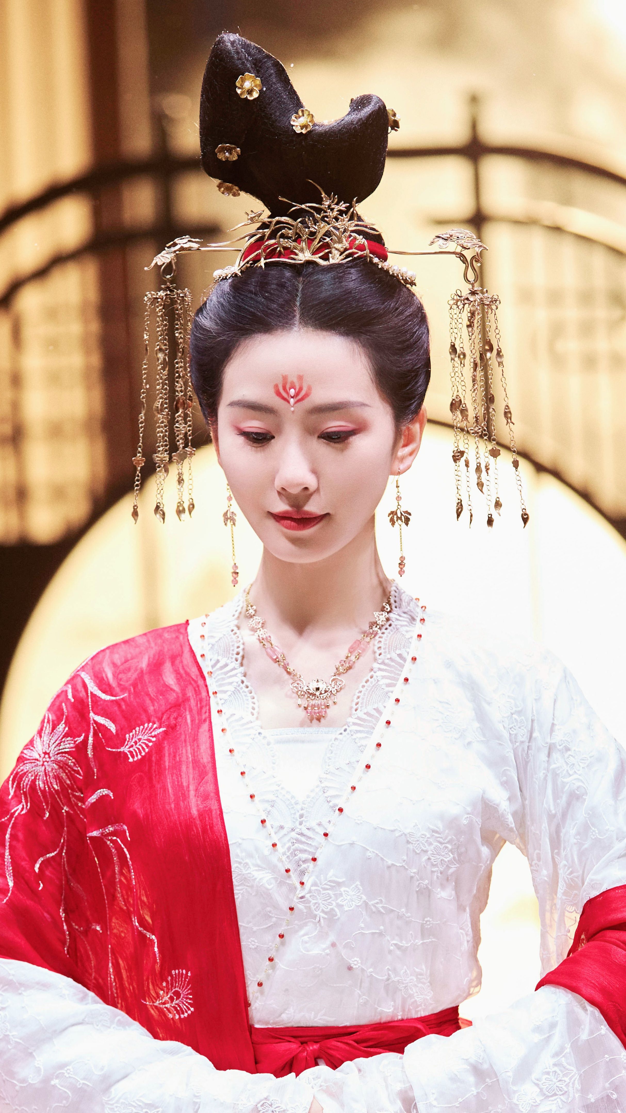 Reinventing Traditional Elegance:The New Era of Hanfu Fashion Reinventing Traditional Elegance:The New Era of Hanfu Fashion