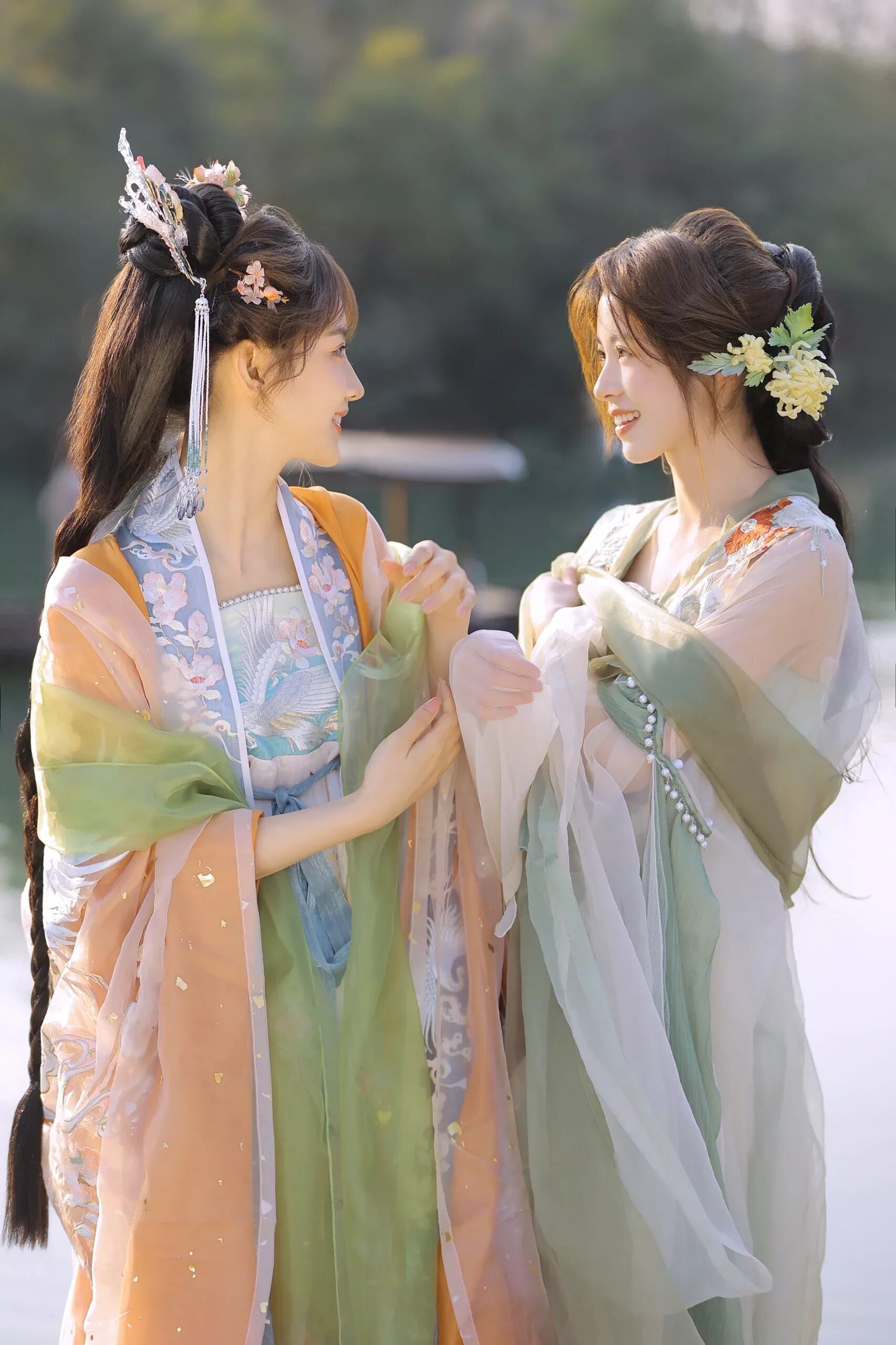 Chinese Girls Cheongsam:The Charm of Mid-Length Sleeve Qipao