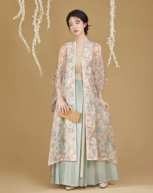 The Charm of Miniature Figures in Traditional Hanfu Style with Lantern Pants The Charm of Miniature Figures in Traditional Hanfu Style with Lantern Pants