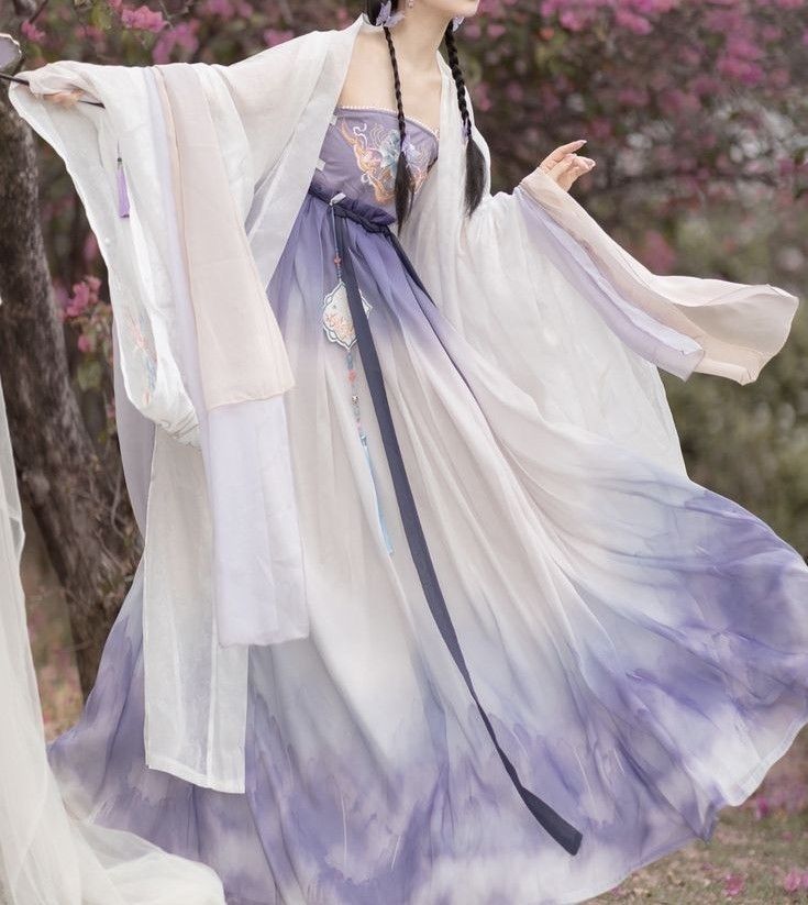 Elegant White Plesated Skirt:A Closer Look at the Horseface Skirt Elegant White Plesated Skirt:A Closer Look at the Horseface Skirt