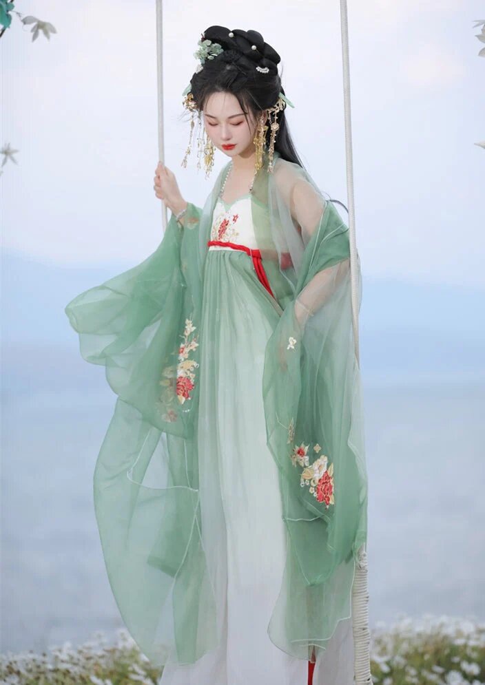 The Evolution of Shortened Qipao Blouses:Modern Reflections of Traditional Elegance The Evolution of Shortened Qipao Blouses:Modern Reflections of Traditional Elegance