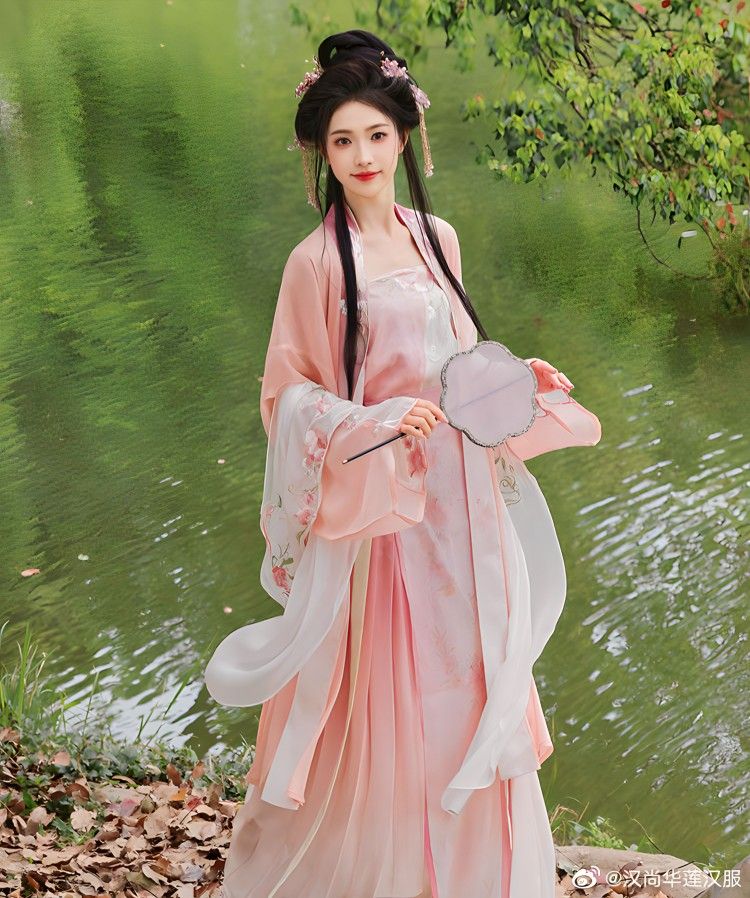 Traditional Childs Cheongsam:A Blend of Culture and Fashion