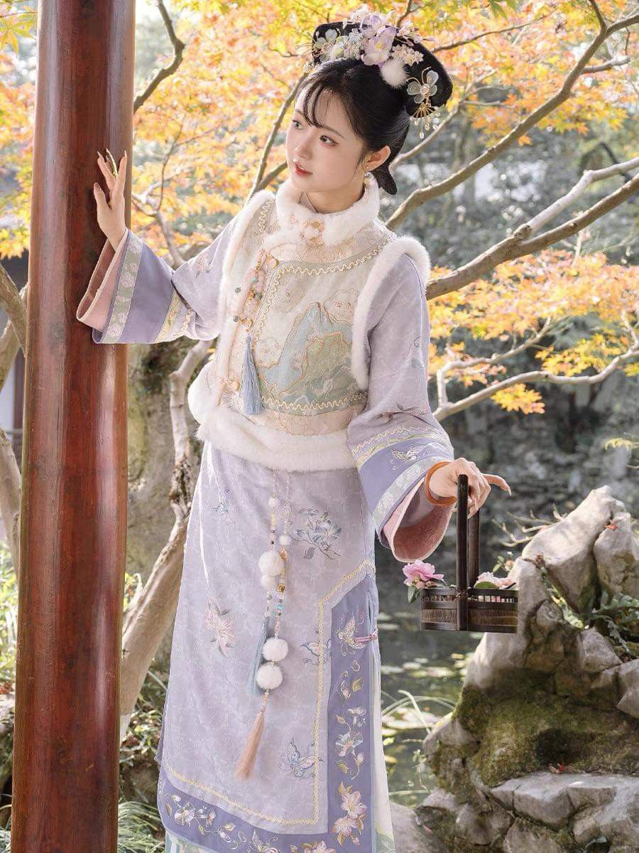 The Allure of Lu Lingfengs Hanfu Fashion:A Closer Look into Traditional Chinese Attire The Allure of Lu Lingfengs Hanfu Fashion:A Closer Look into Traditional Chinese Attire